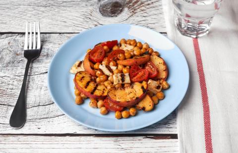 Peach, roasted chickpeas and halloumi cheese salad 